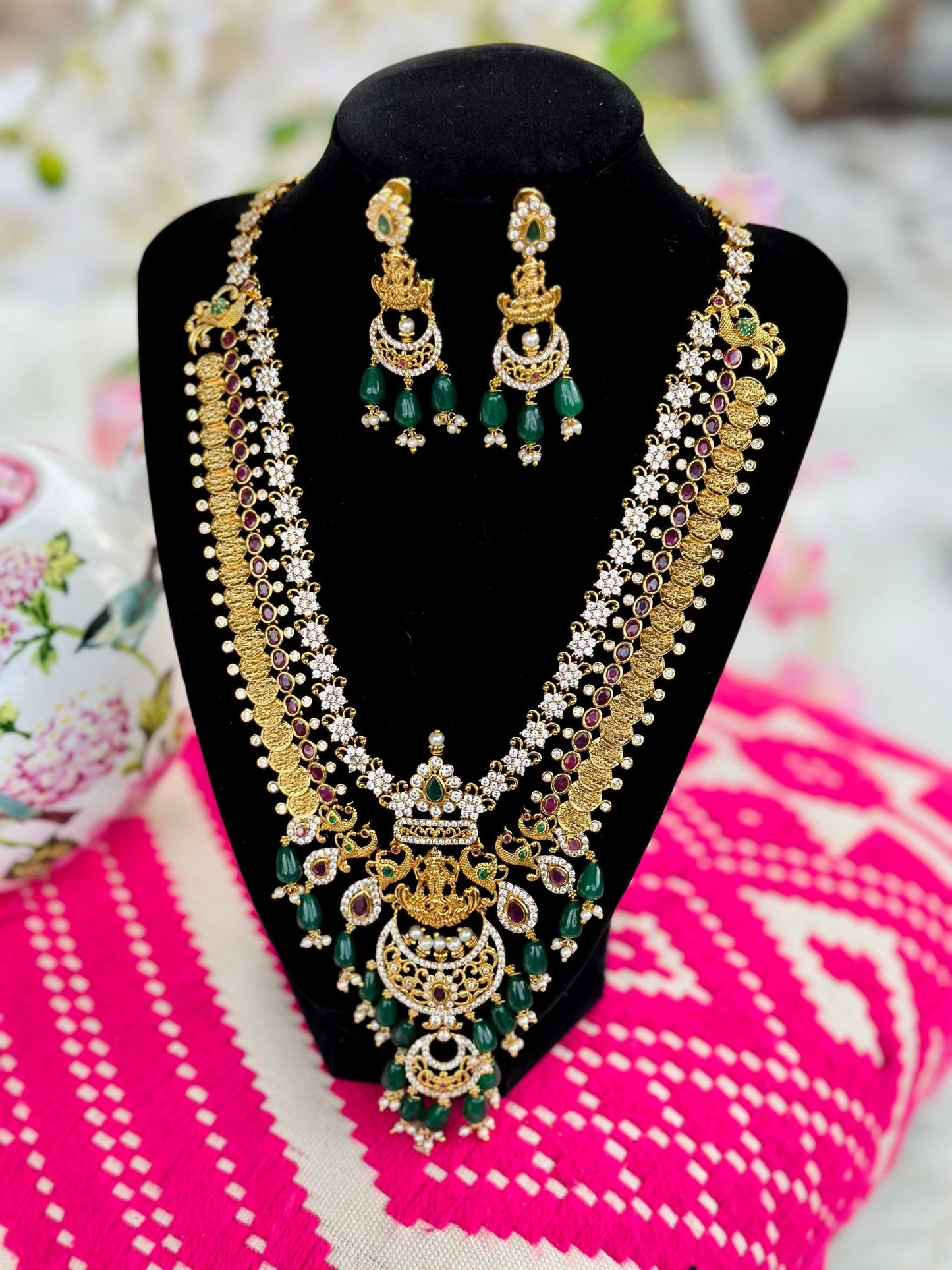 Emerald and Gold Necklace set - Million Raagas