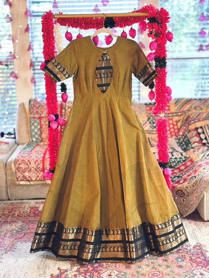 Saveri - Olive green dress with Black border M Saveri - Olive green dress with Black border M